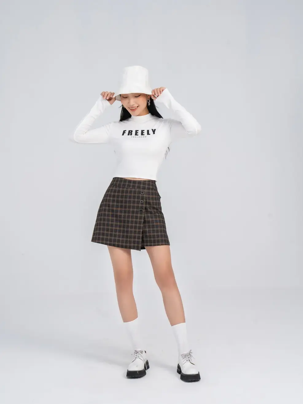 Áo thu đông nữ dáng ôm in chữ - Trắng - F