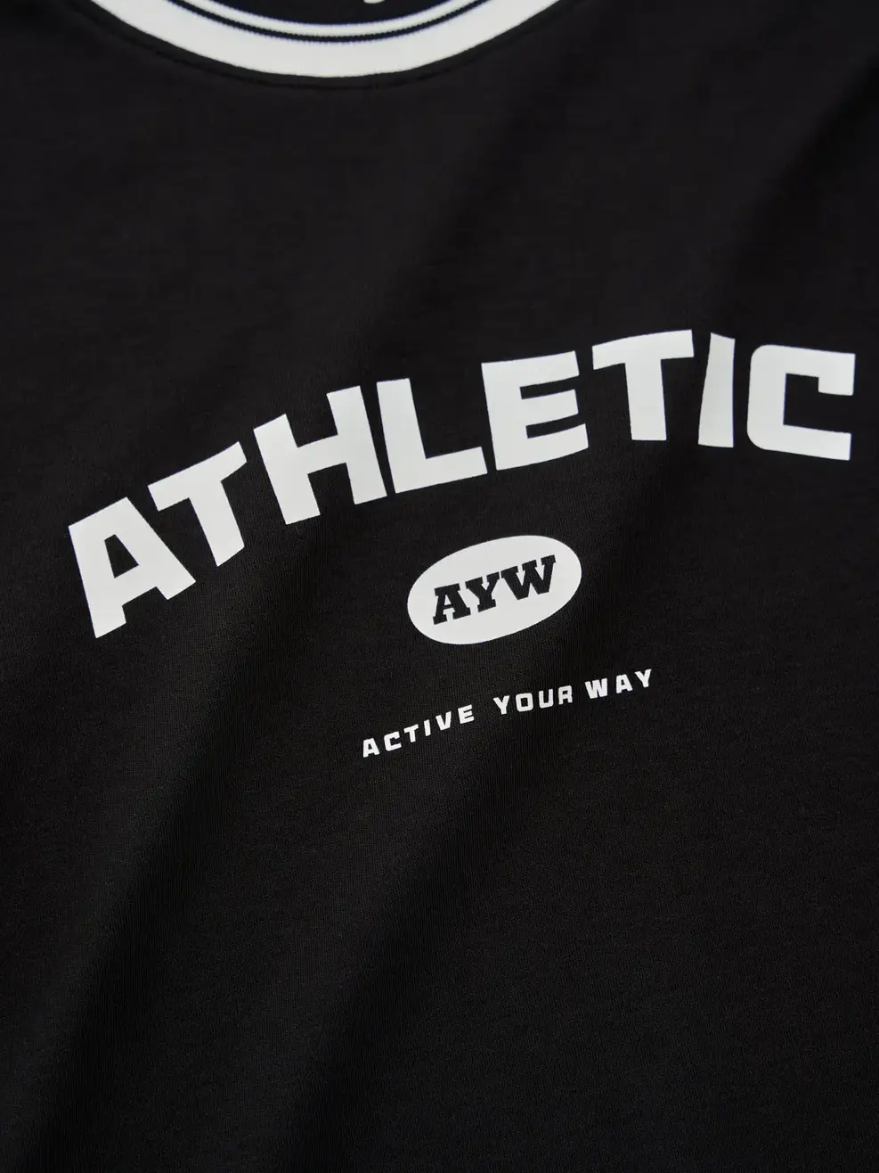 Áo Phông Dáng Croptop In Ngực Áo - Đen 001 - S