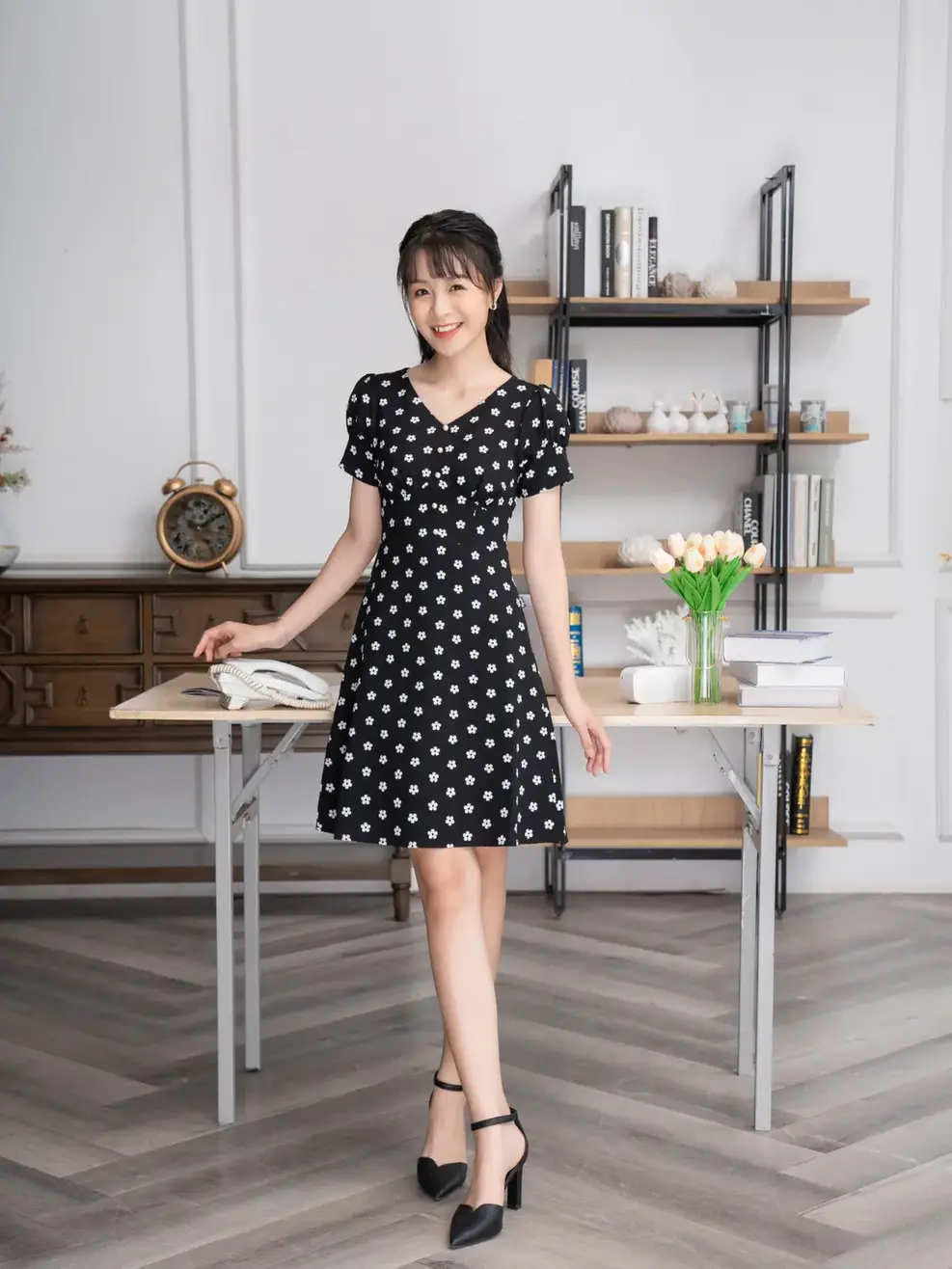 Váy nữ dáng A nhún ngực cổ V - Đen - S