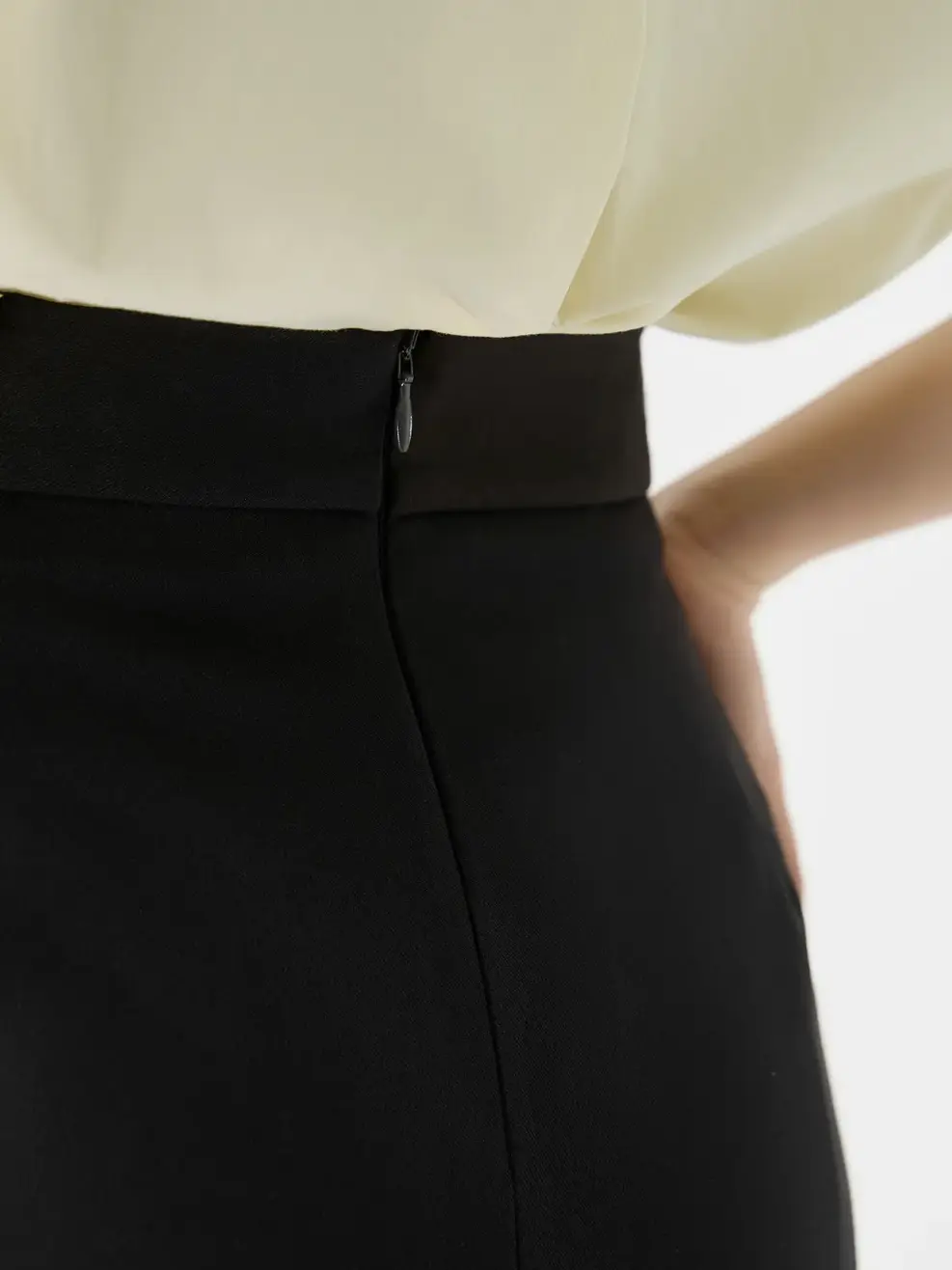 Chân Váy Bút Chì Vạt Đai Chéo (CVN7116) - Đen 001 - S