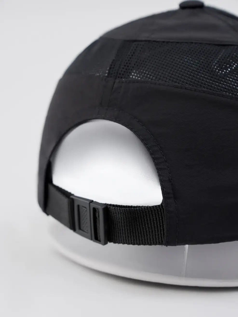 Mũ Lưỡi Trai Thể Thao Thân Phối Lưới - Đen - F