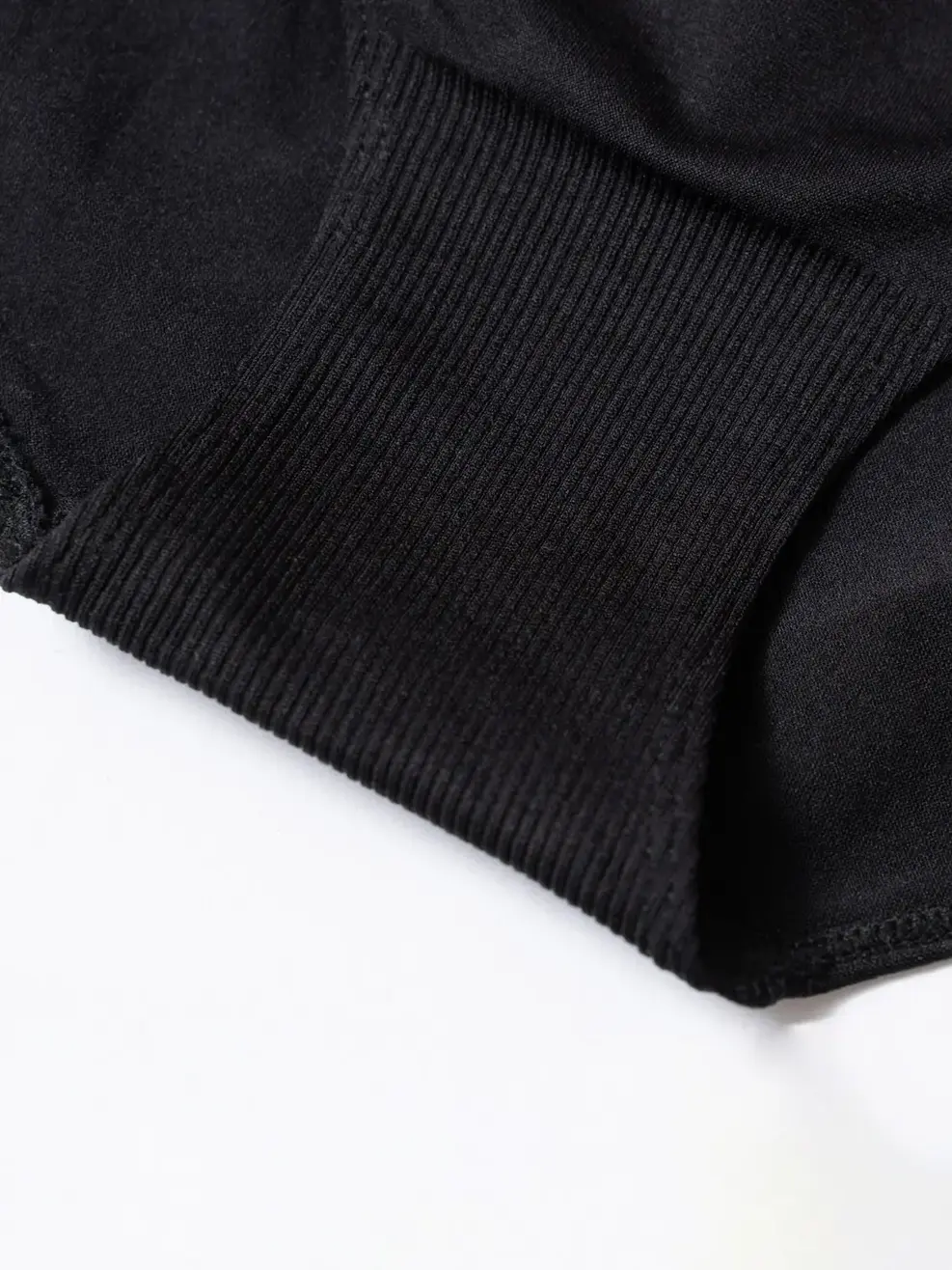 Quần lót nữ dệt liền mềm mại - Đen - M