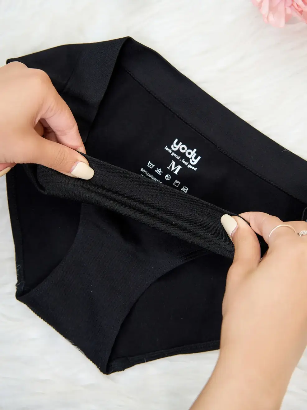 Quần lót nữ dệt liền mềm mại - Đen - M