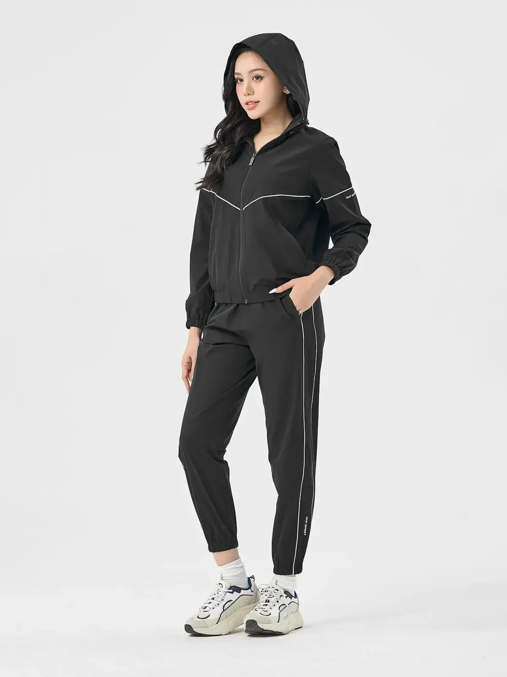 Bộ Đồ Thể Thao Nữ Gió Phối Lé - Đen - S