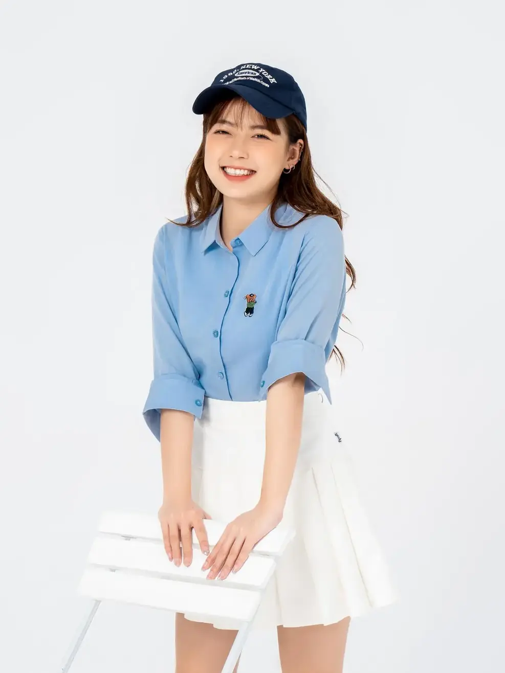 Áo sơ mi tay dài nữ suông thêu gấu ngực - Xanh da trời - S