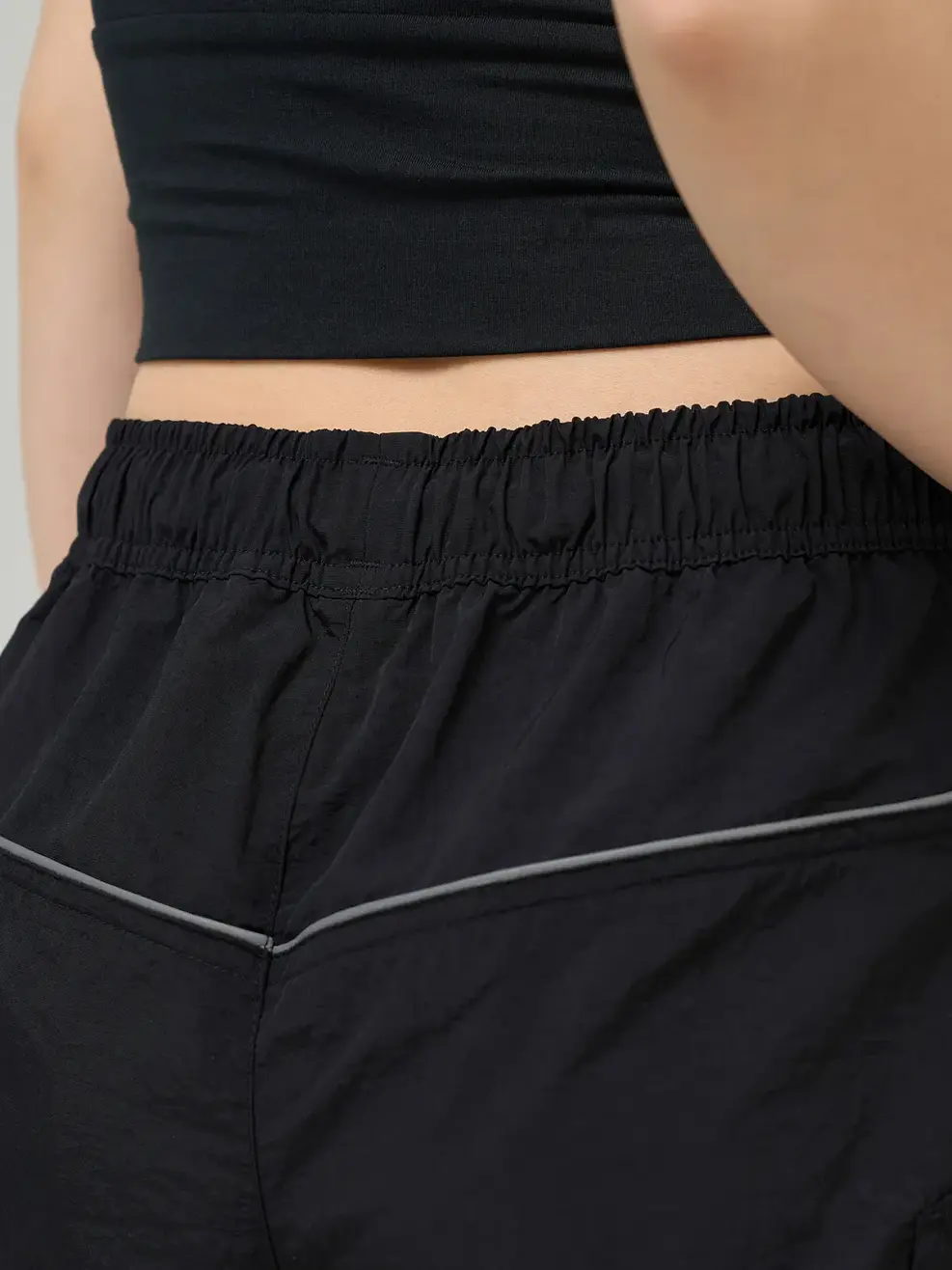 Quần Shorts Gió Lé Túi - Đen 001 - S