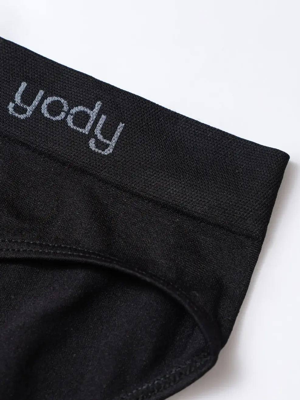 Quần lót nữ dệt liền mềm mại - Đen - M
