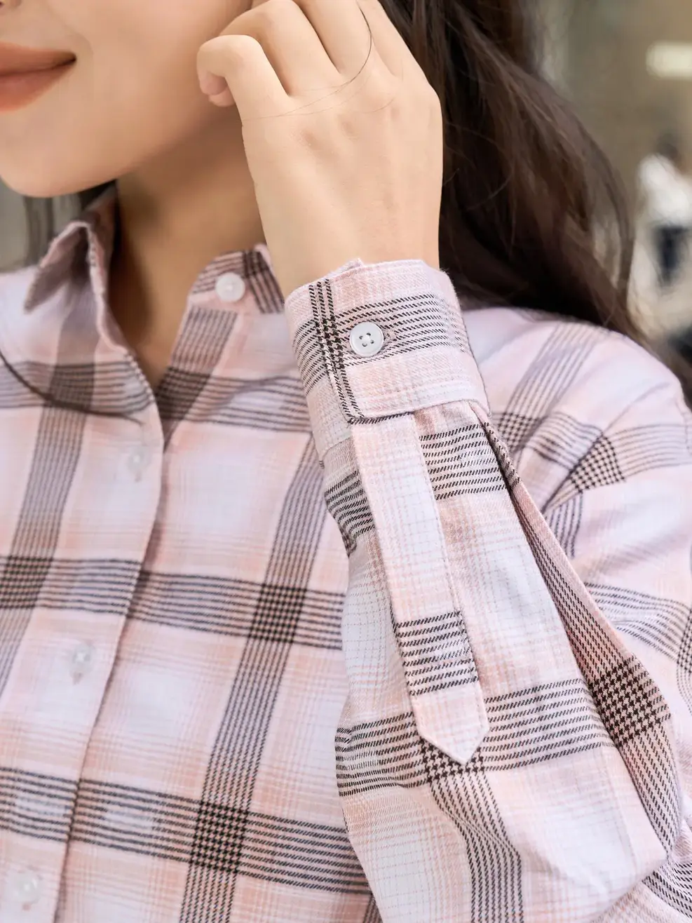 Áo sơ mi dài tay nữ cafe kẻ dáng rộng - Hồng
