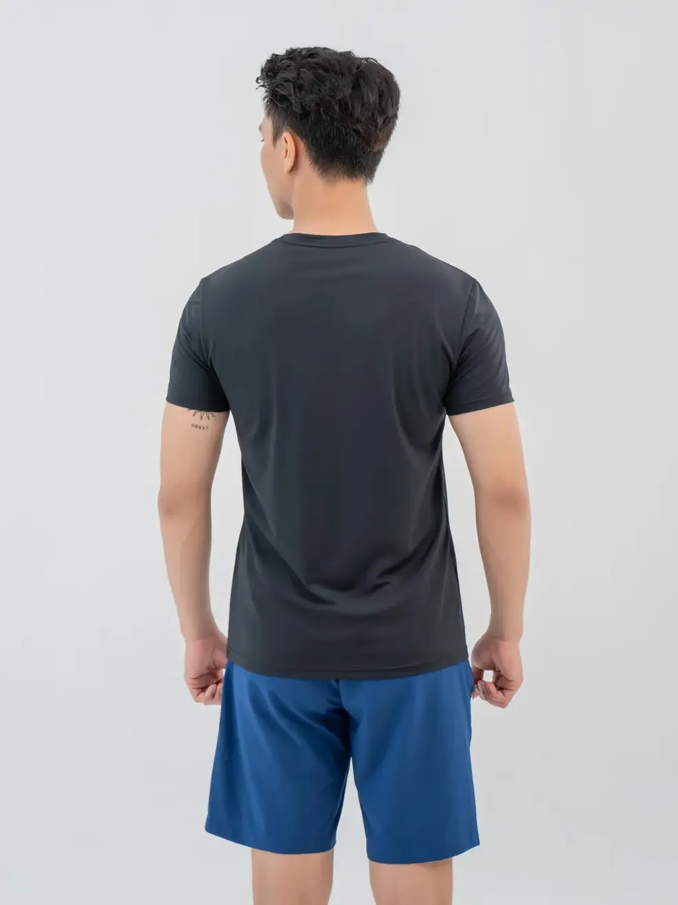 T-shirt Thể Thao Nam In Vạch Phản Quang Ngực - Đen - M
