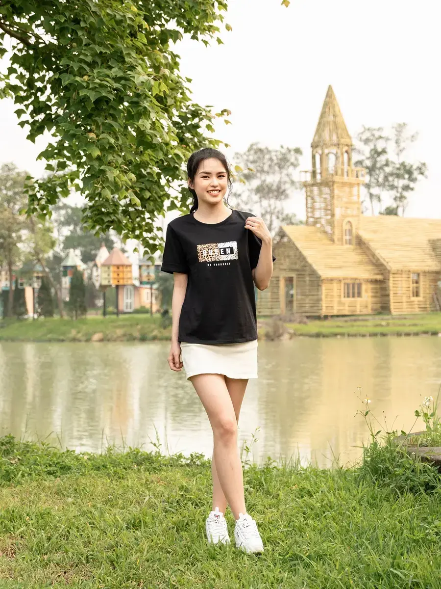 Áo thun nữ in QUEEN - Đen - L