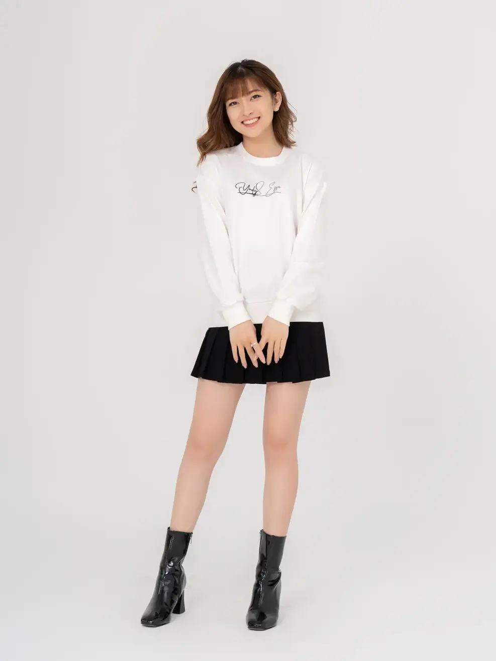 Áo thu đông nữ in ERSENTIALS - Trắng - S