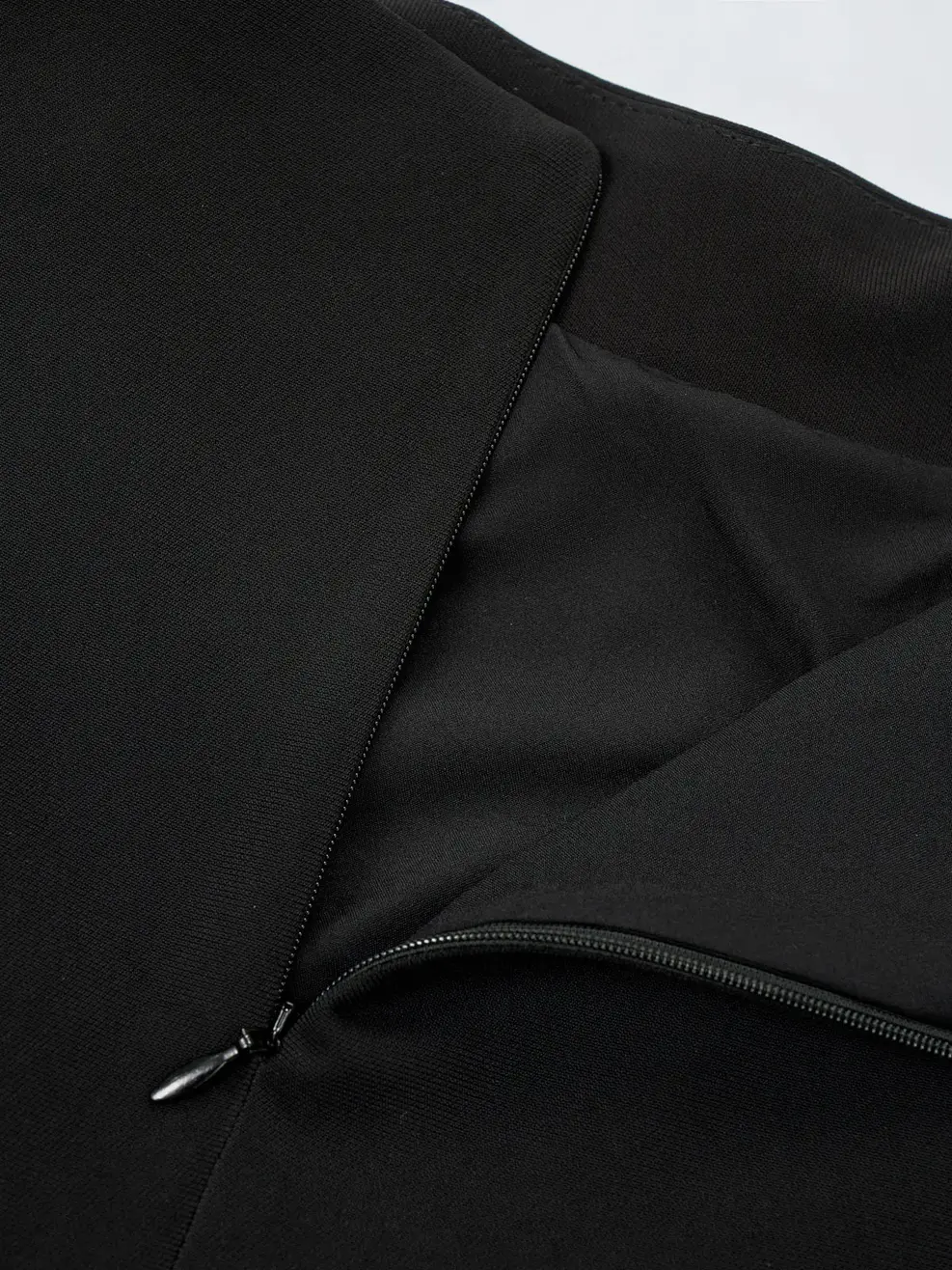 Chân Váy Nữ Xòe Mảnh Túi Sườn - Đen - S