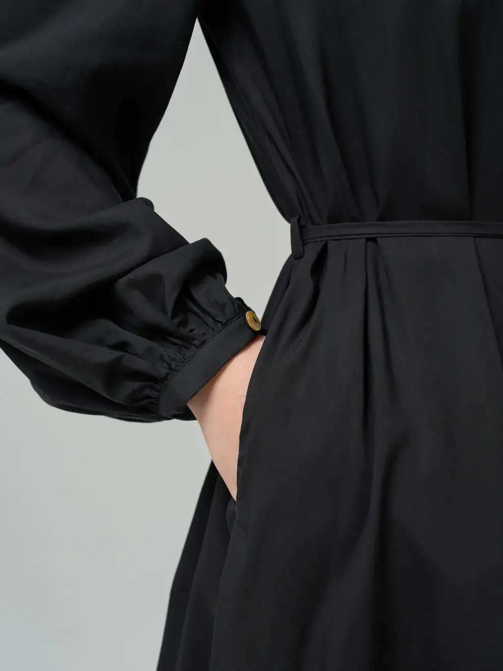 Váy Liền Cổ Đức Đai Eo Xòe Tâng 2 - Đen 001 - M