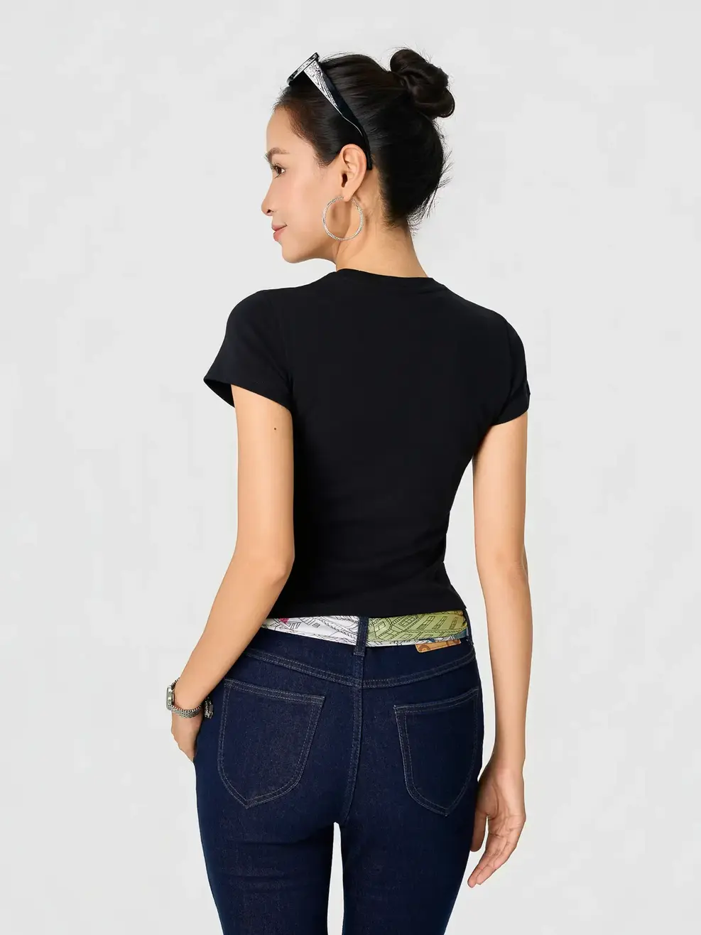 Áo Phông Nữ Phom Slimfit In Aurora - ĐEN 002 - S