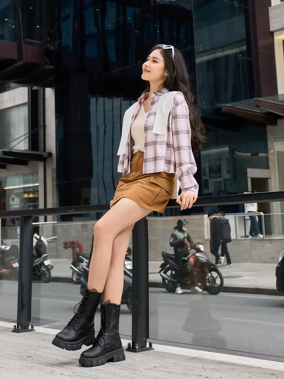 Áo sơ mi dài tay nữ cafe kẻ dáng rộng - Hồng