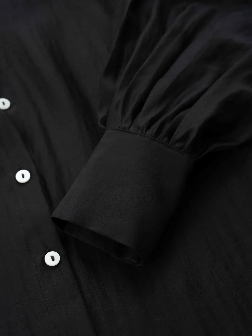 Sơ Mi Dài Tay Nữ Dáng Suông Vải Tơ - Đen - S