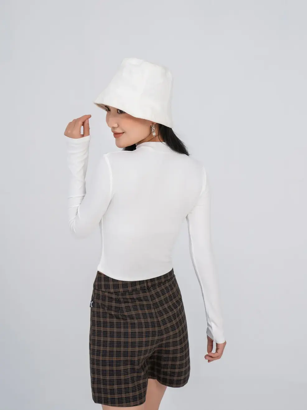 Áo thu đông nữ dáng ôm in chữ - Trắng - F