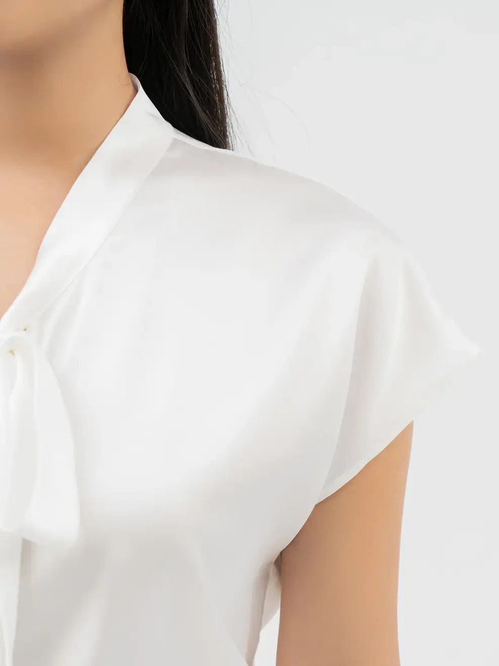 Sơ Mi Cộc Tay Nữ Vai Chờm Nơ Cổ - Trắng - S