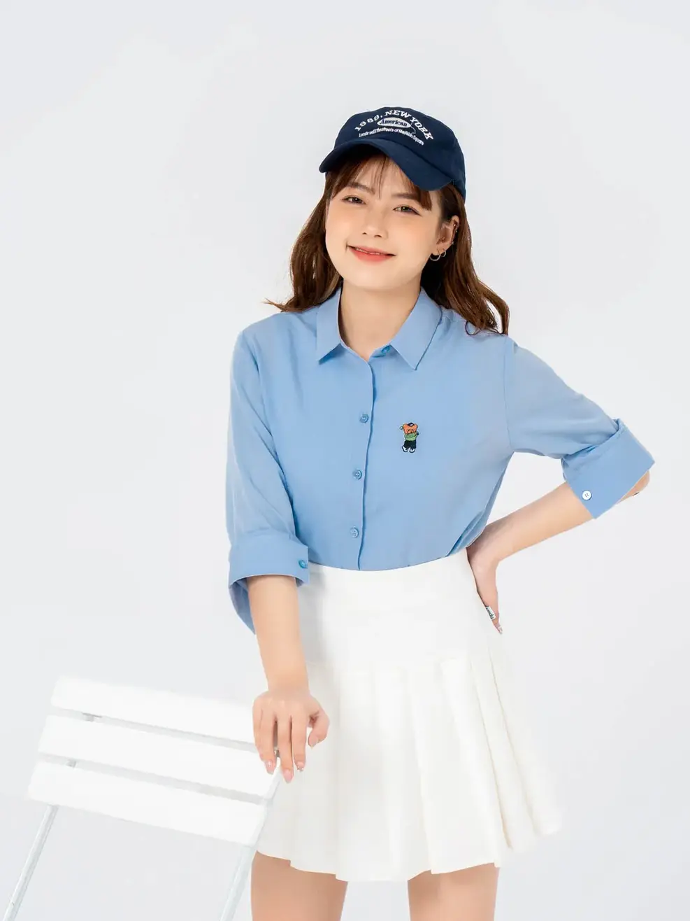 Áo sơ mi tay dài nữ suông thêu gấu ngực - Xanh da trời - S