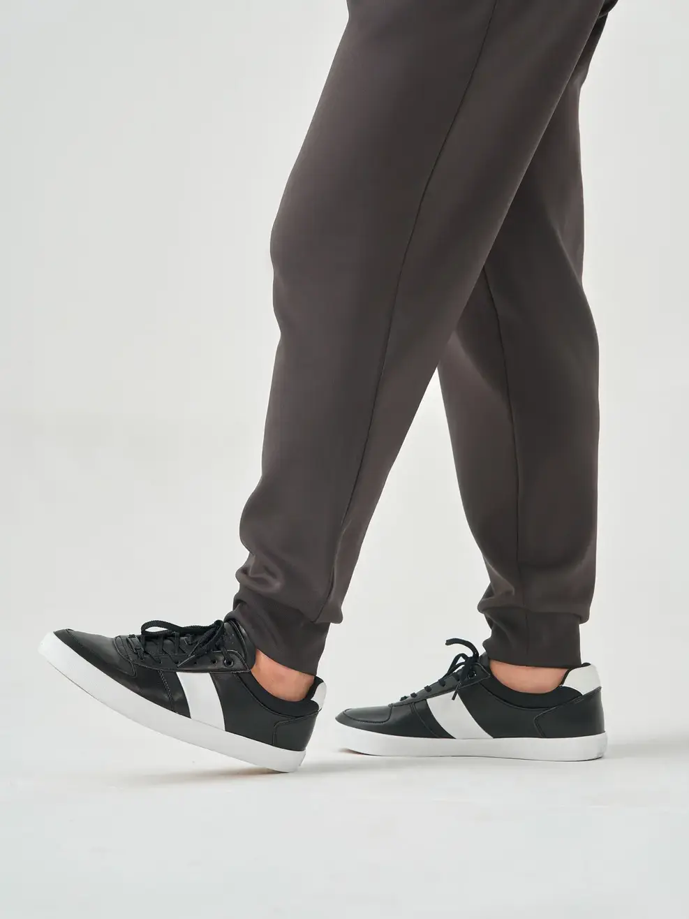 Giày sneaker nam basic trẻ trung - Đen - 43