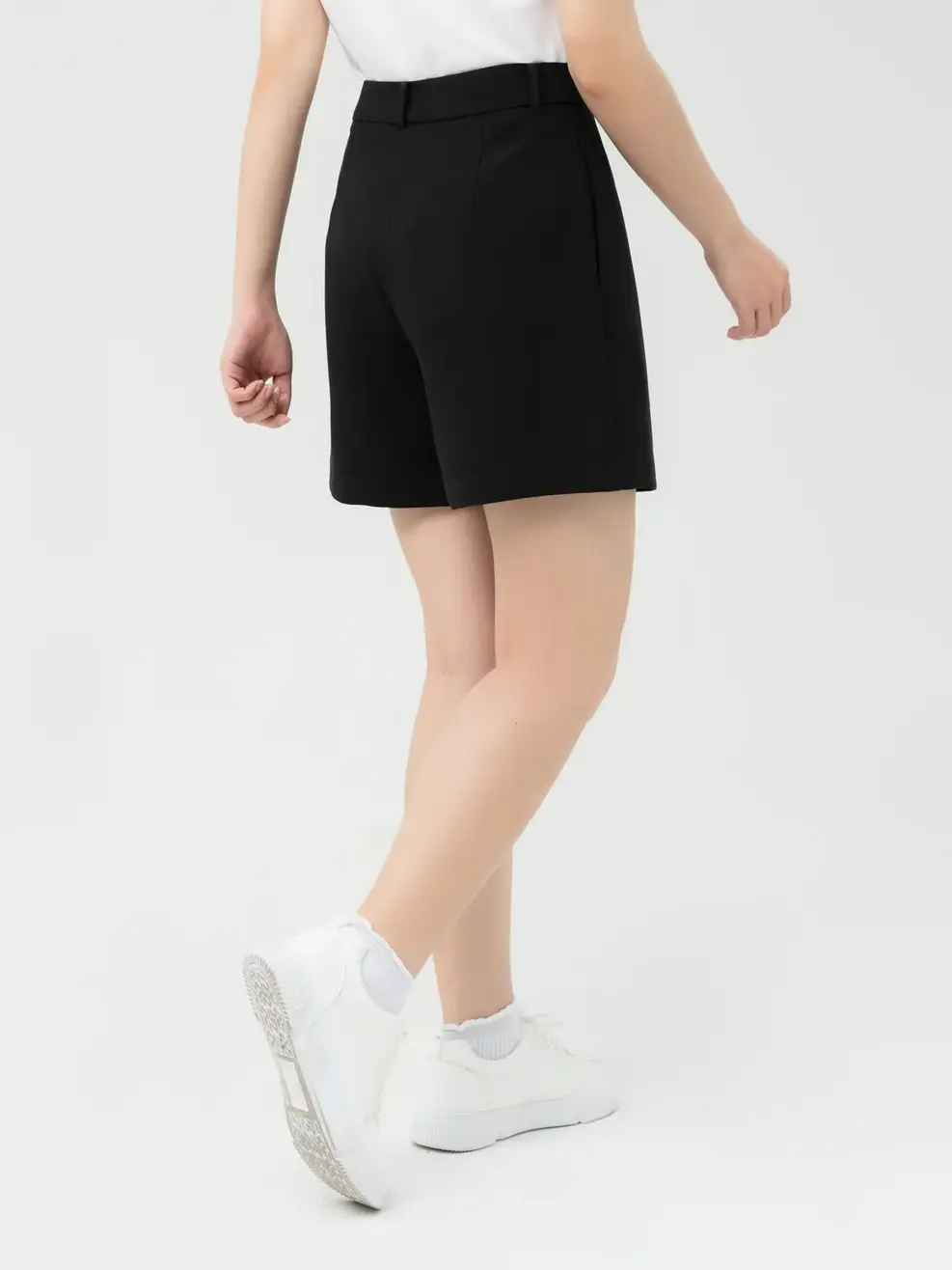 Quần Short Nữ Nắp Túi Cạp - Đen - S