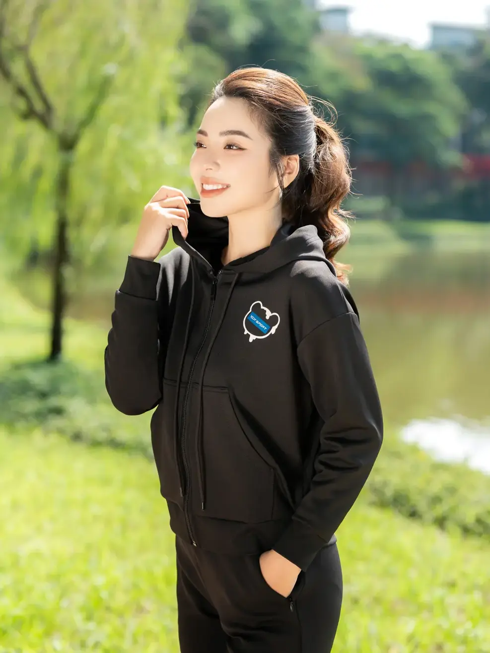 Bộ đồ thể thao nữ in hình - Đen - L
