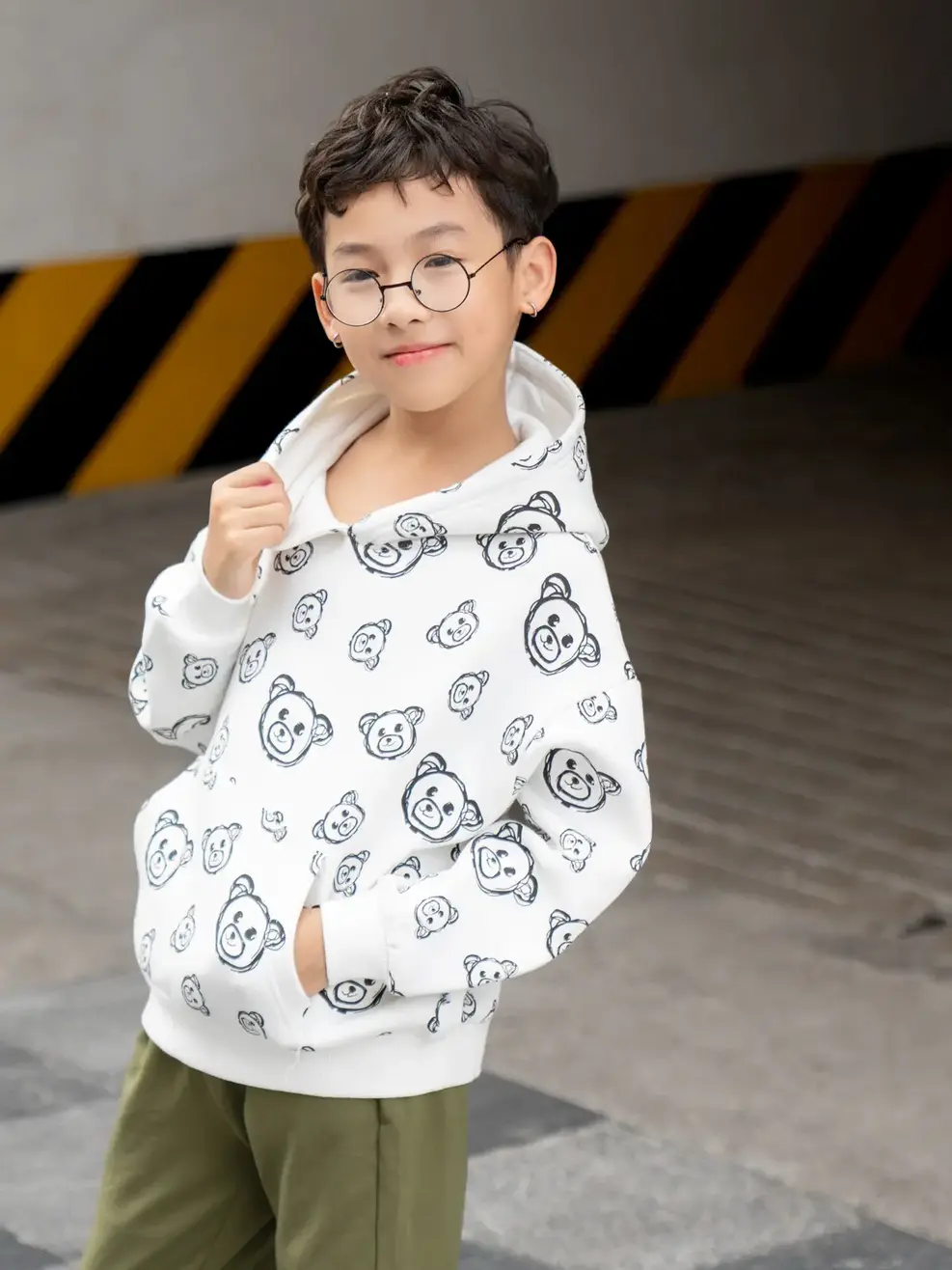 Áo nỉ cào kid in tràn gấu - Trắng - 2