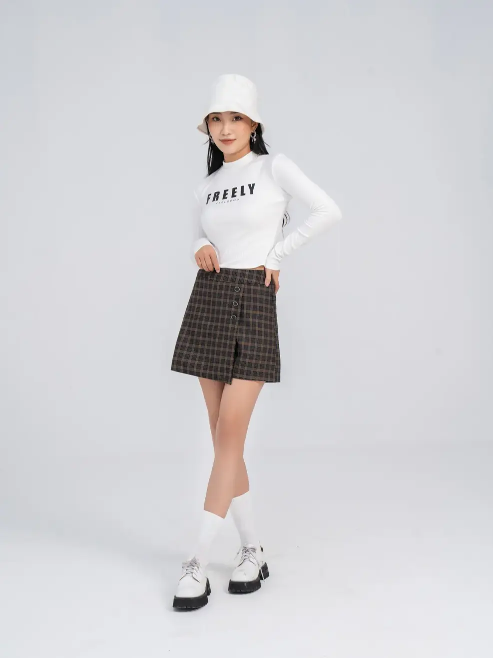 Áo thu đông nữ dáng ôm in chữ - Trắng - F