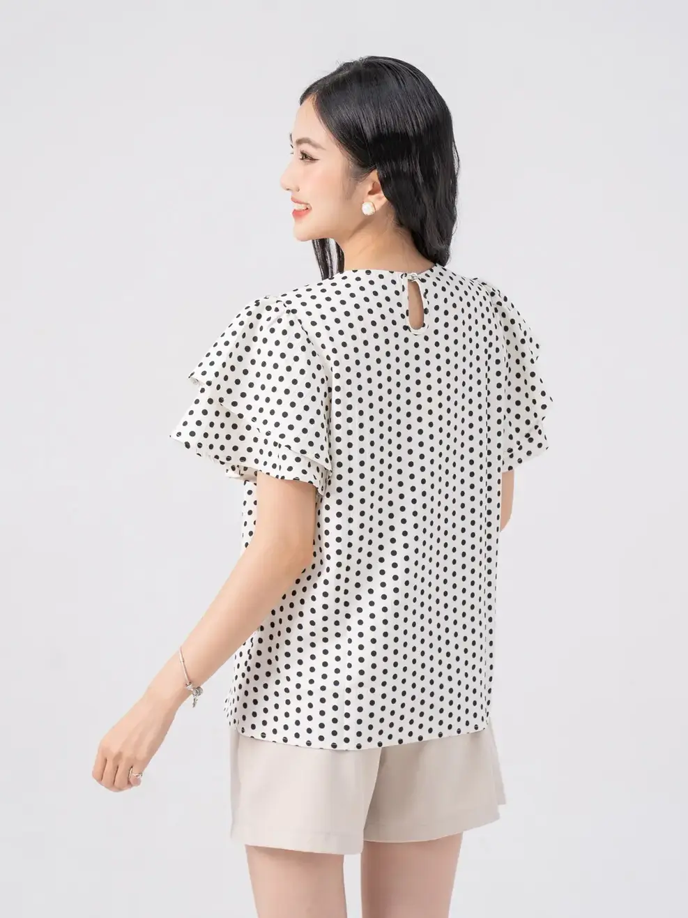 Áo Sơ Mi Tay Ngắn Nữ Tay Loe 2 Tầng - KEM BI ĐEN - S