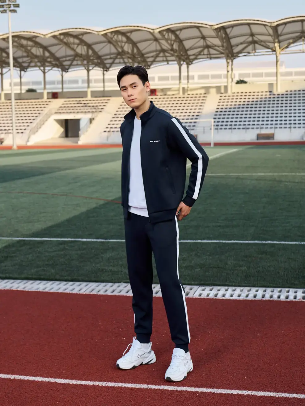 Bộ đồ thể thao nam nỉ phối sọc - Đen - M