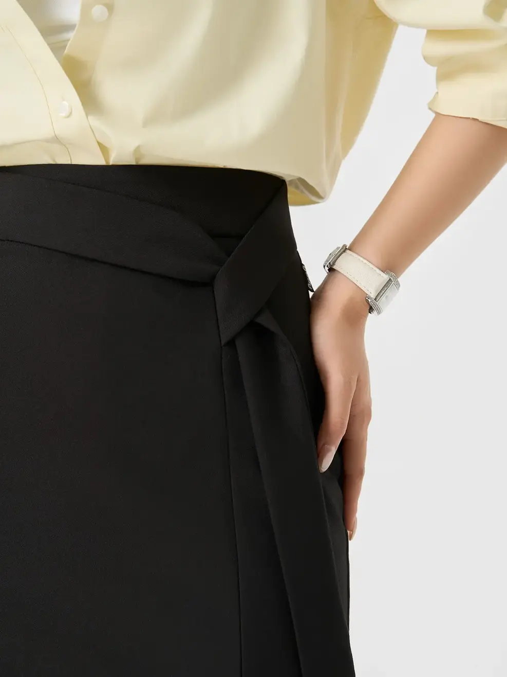 Chân Váy Bút Chì Vạt Đai Chéo (CVN7116) - Đen 001 - S