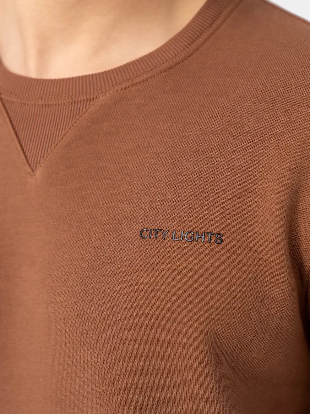 Áo Thun Đông Nam In Chữ City - Nâu - M
