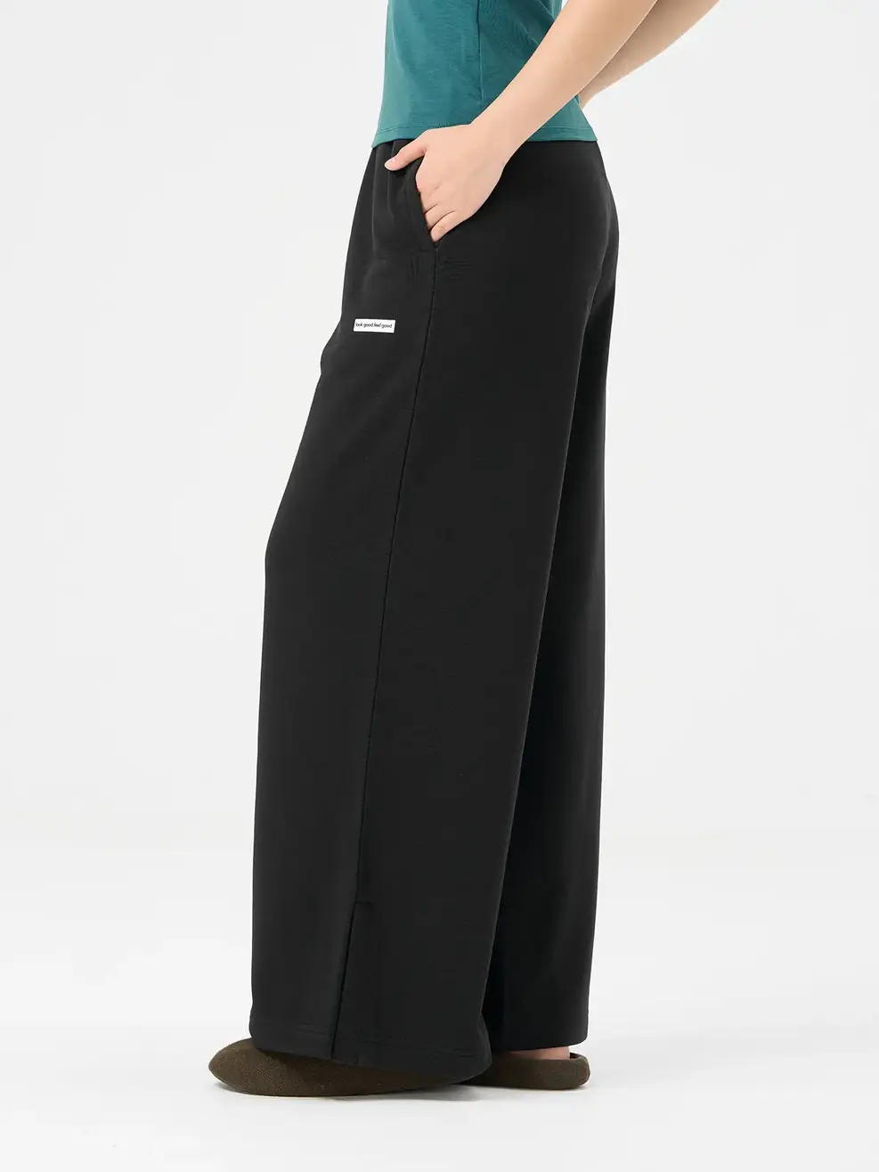 Quần Nỉ Nữ Xẻ Gấu - Đen - S