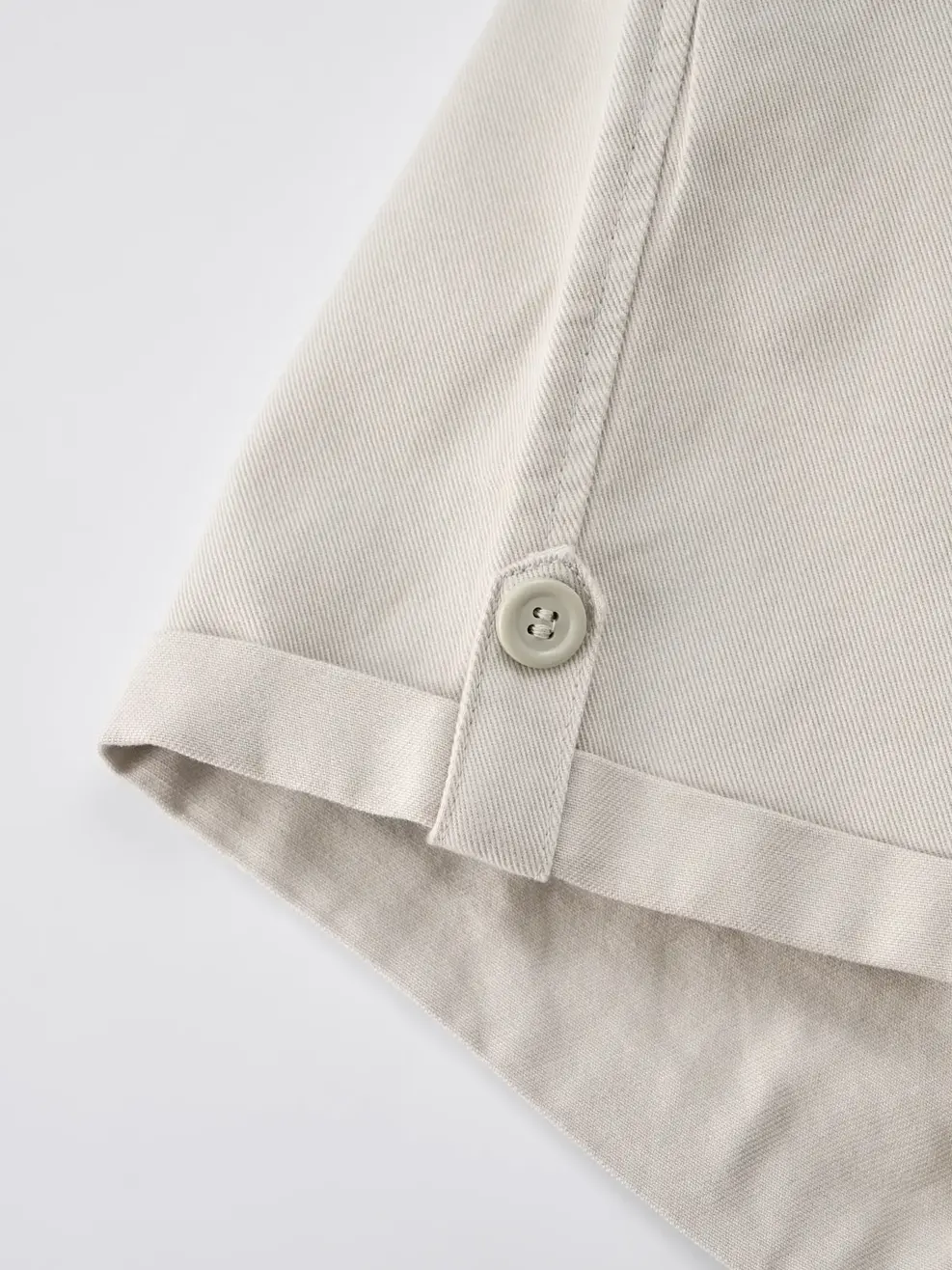 Quần Short Jeans Nữ Chiết Ly Gấu Cài Cúc - Be - 25