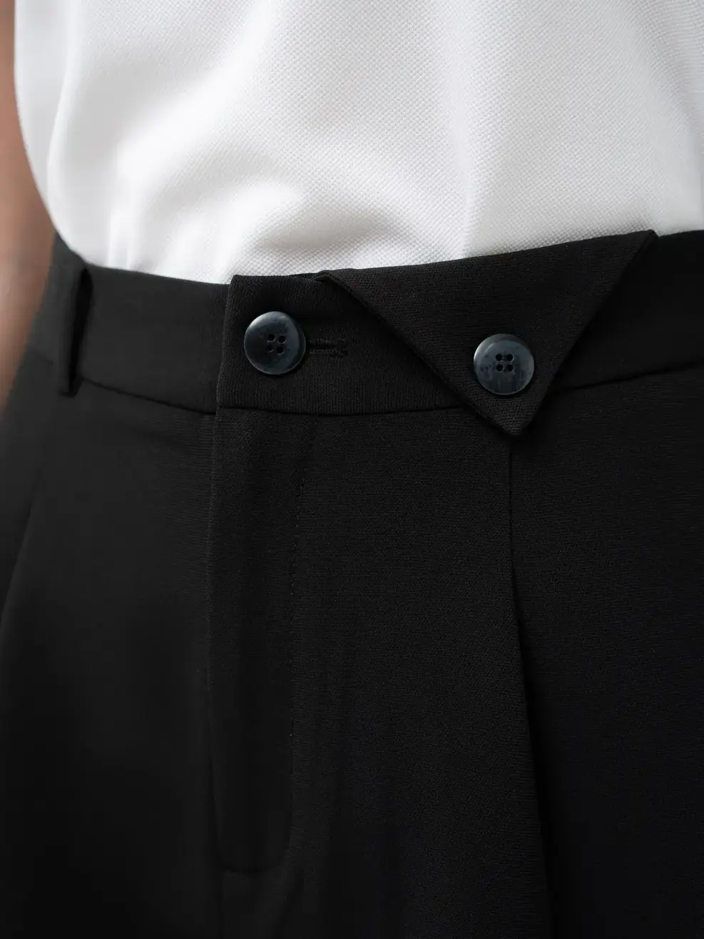 Quần Short Nữ Nắp Túi Cạp - Đen - S