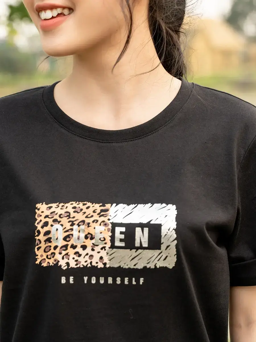 Áo thun nữ in QUEEN - Đen - L