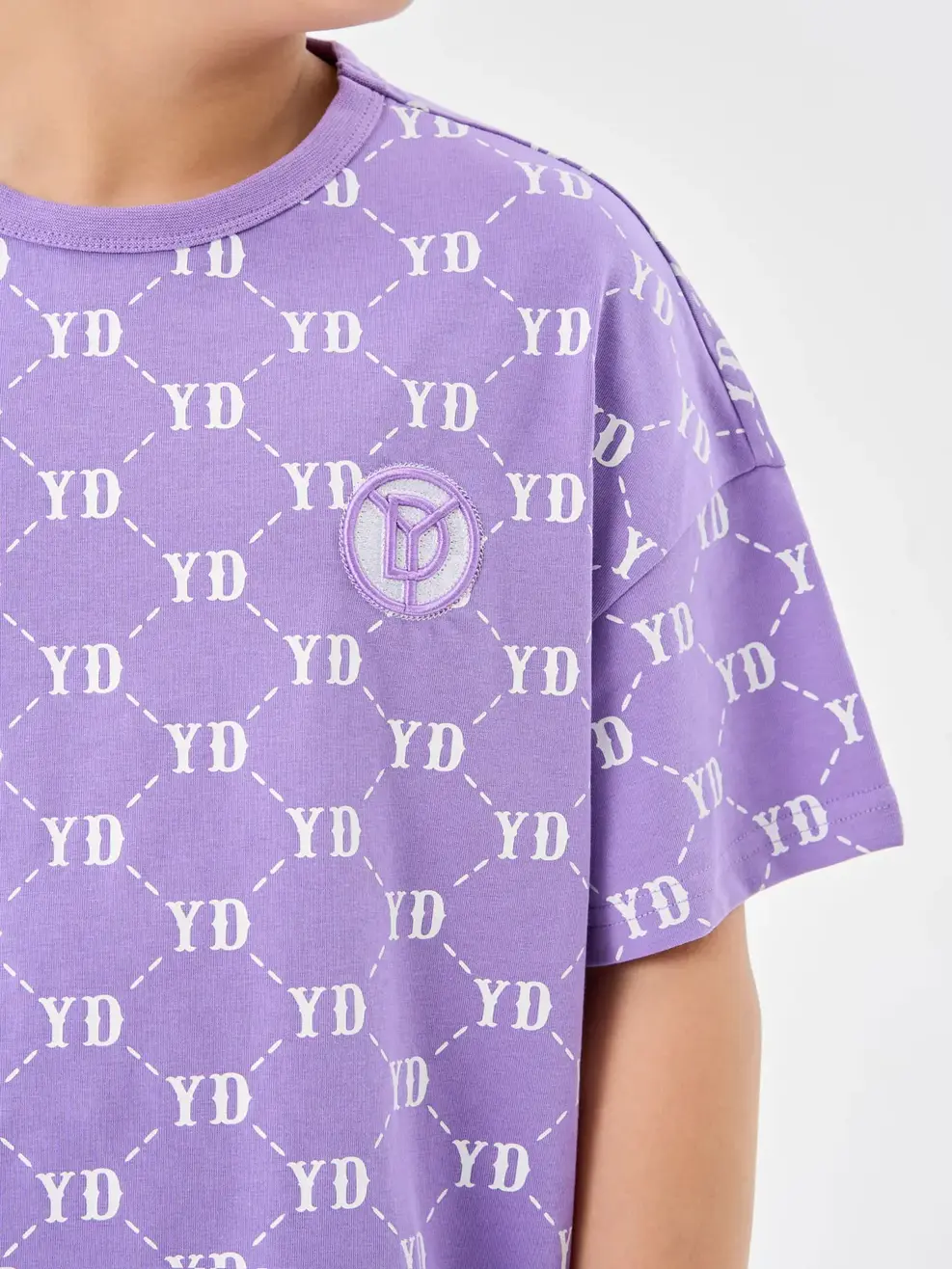 T-shirt Kid In Tràn Monogram Bột Ngô - Tím - 10