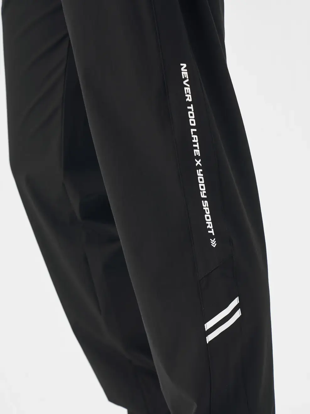 Quần Gió Thể Thao Nam Never Too Late  - Đen - M