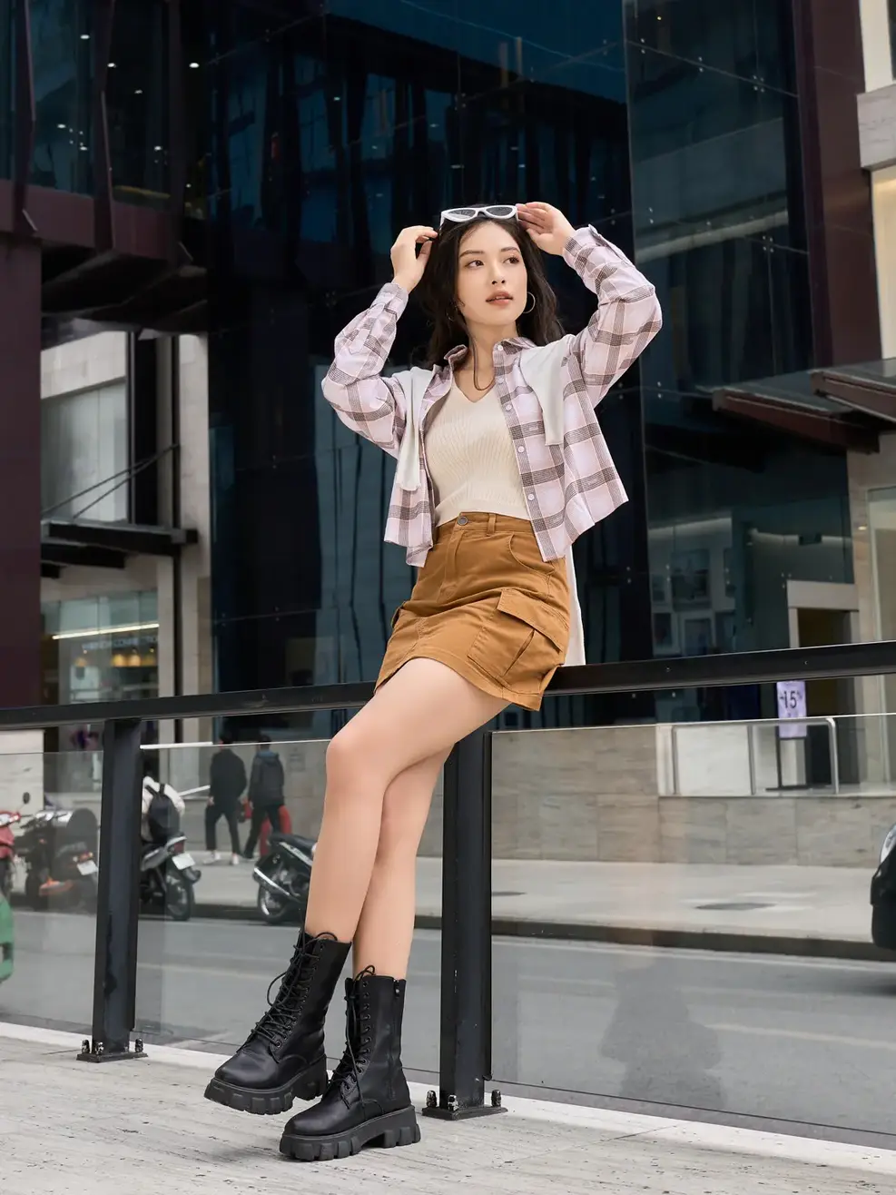 Áo sơ mi dài tay nữ cafe kẻ dáng rộng - Hồng