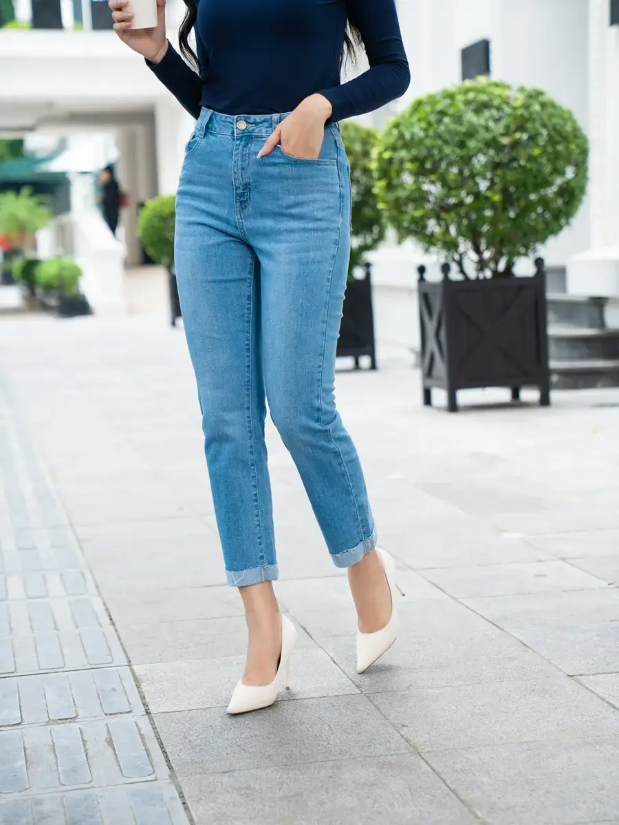 Quần jeans nữ dáng đứng xắn gấu - Xanh
