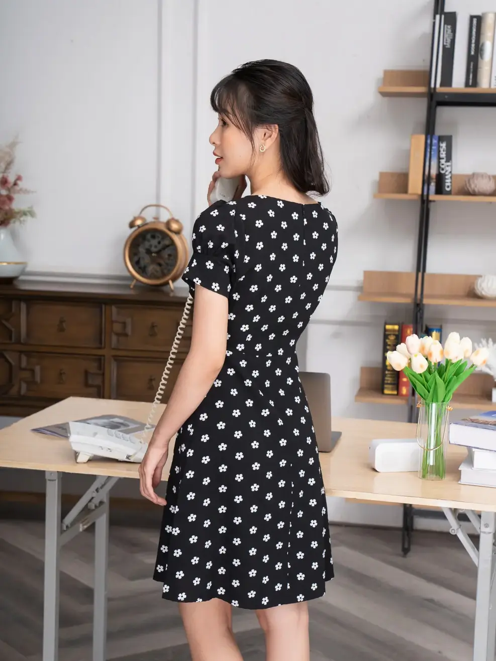 Váy nữ dáng A nhún ngực cổ V - Đen - S