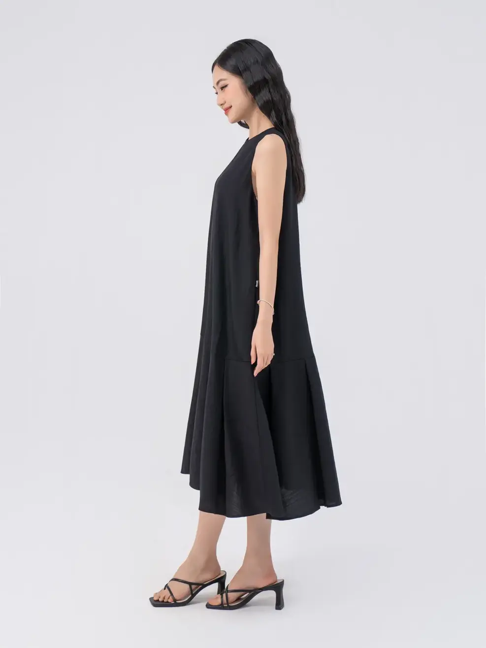 Váy Dáng A Xếp Ly Sát Nách - Đen - S