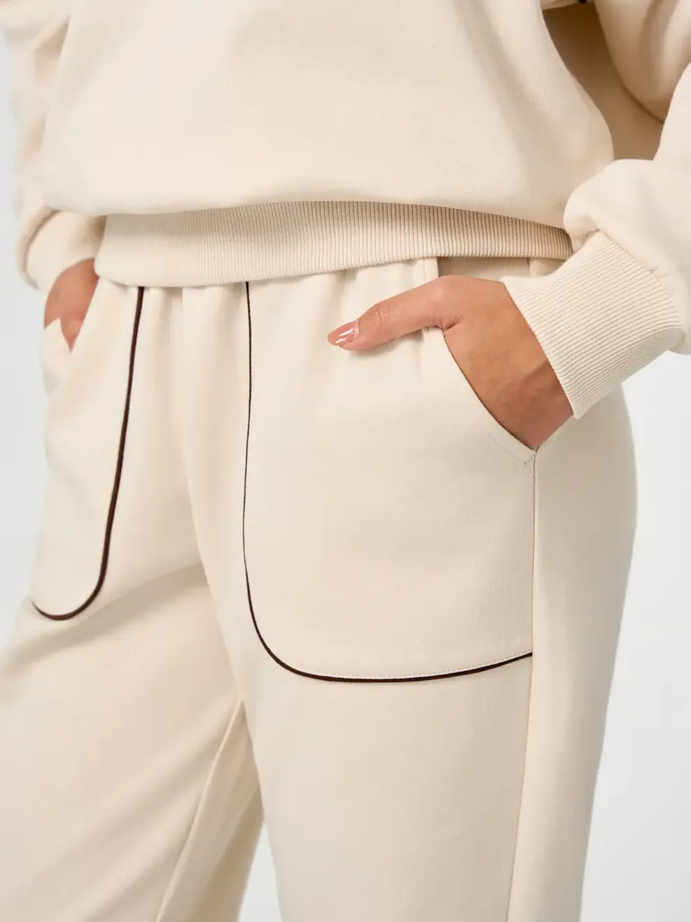 Bộ Đồ Nữ Tay Liền Phối Màu In Hình Thân Trước - Be 028 - S