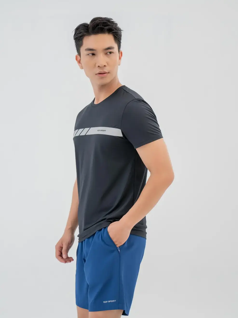 T-shirt Thể Thao Nam In Vạch Phản Quang Ngực - Đen - M