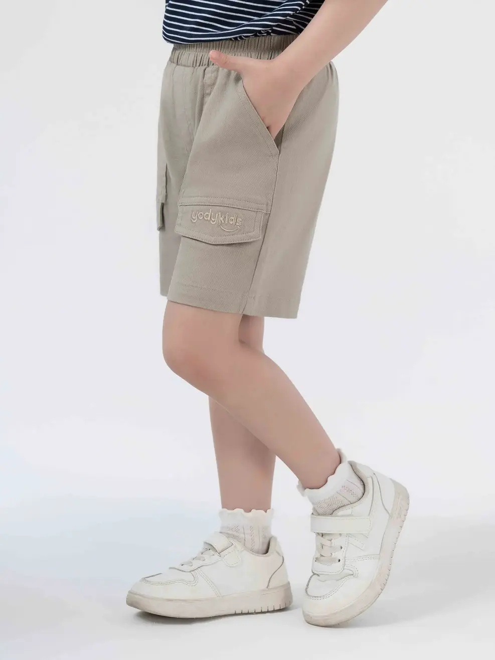 Quần Sooc Bé Trai Thêu Logo Nắp Túi - Ghi - 2