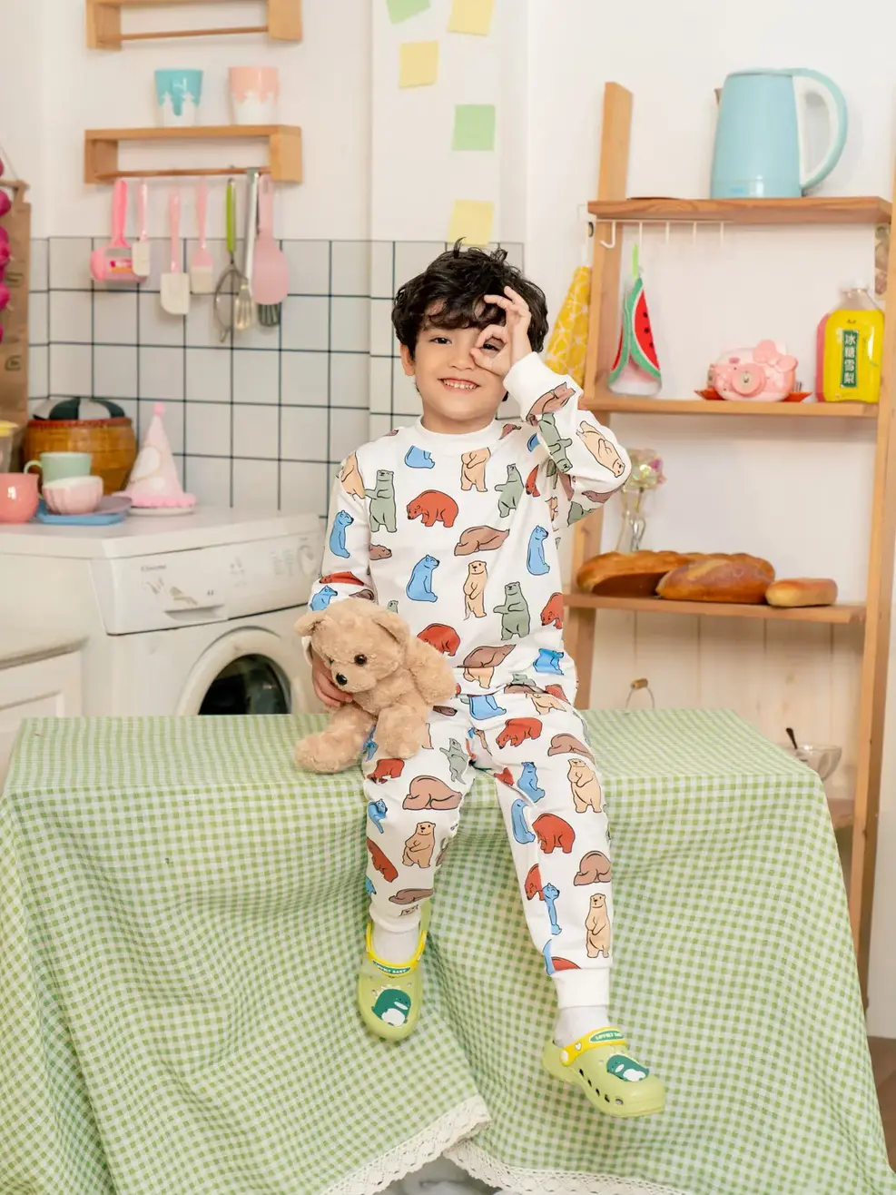 Bộ đồ trẻ em cổ cao in tràn gấu - Trắng Họa Tiết. - 2