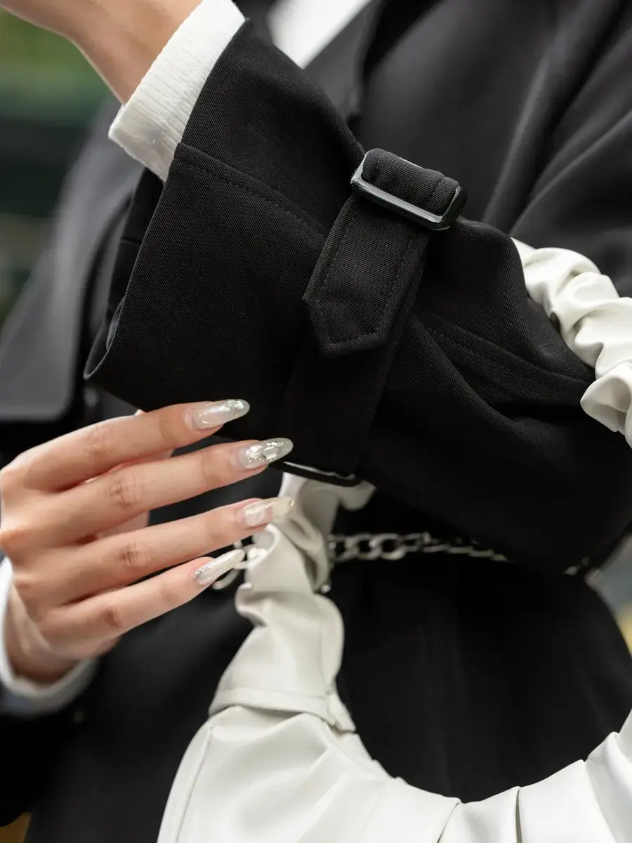 Áo Khoác Ngắn Cá Vai - Đen - S