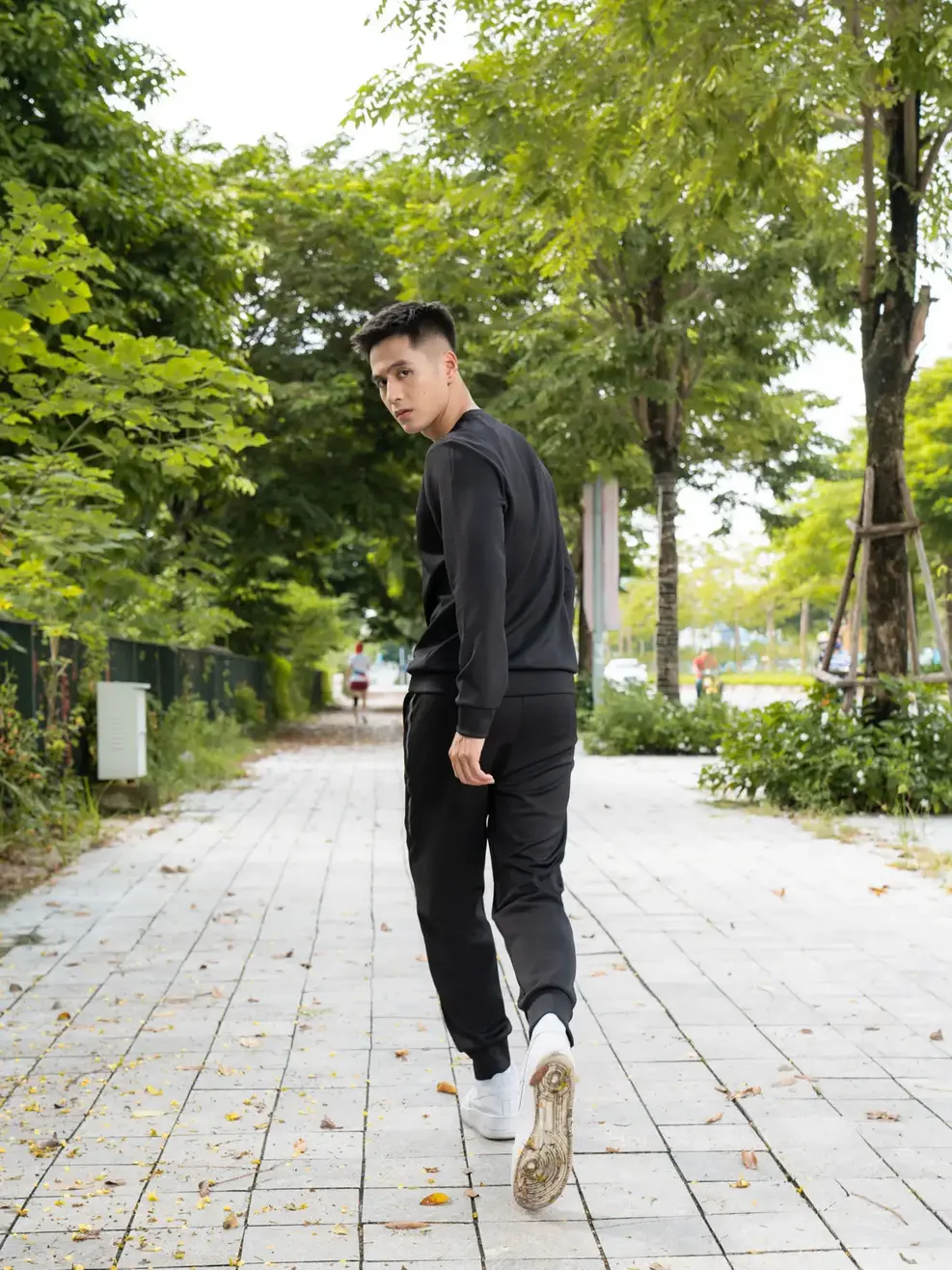 Bộ đồ thể thao nam in sọc - Đen - M