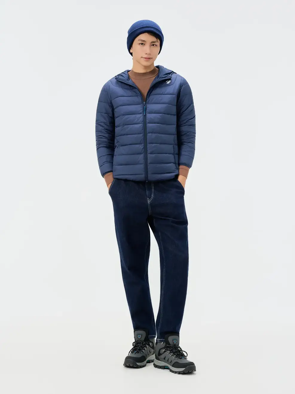 Cardigan, áo mặc trong và jean cạp cao nhẹ nhàng, hack dáng