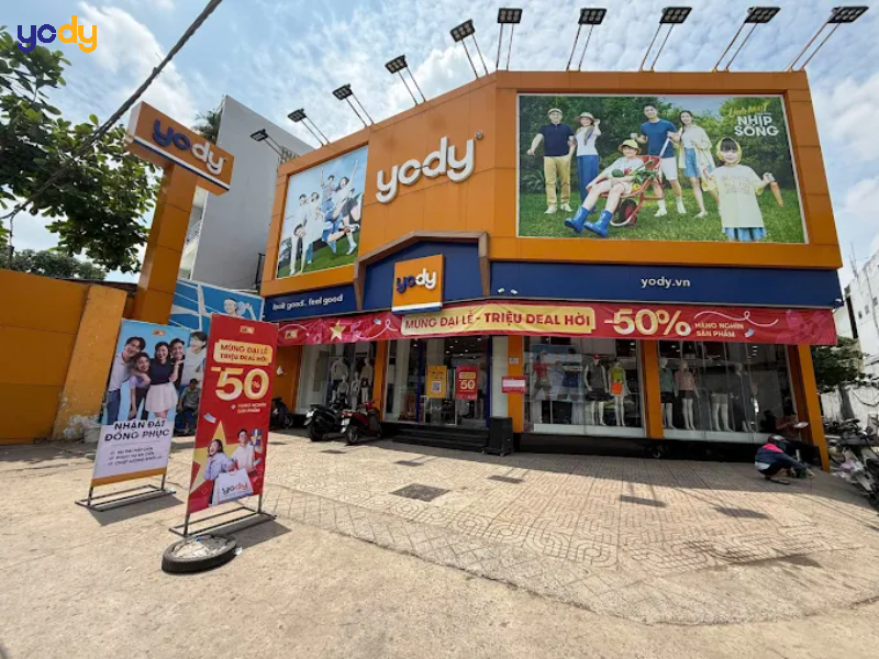 Mua áo polo xanh đen tại YODY